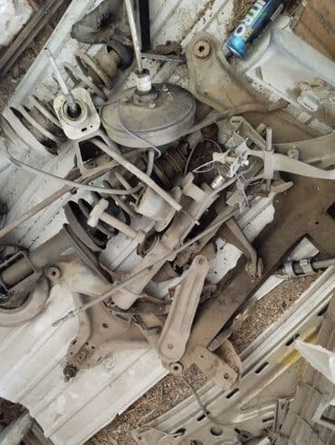 разбор экскаватора: Автозапчасти разборные (разные позиции) В наличии на фото: - Элементы — 1
