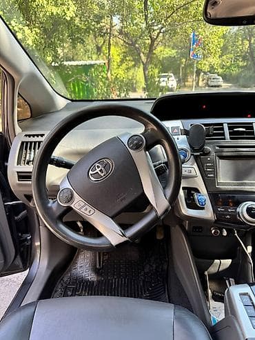 byd e9: Toyota Prius V: 2012 г., 1.8 л, Вариатор, Гибрид, Универсал — 6