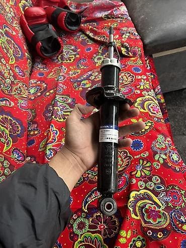 кен булун: Алдыңкы амортизатор Toyota Аналог — 1