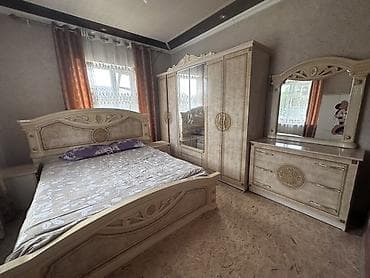 столы бу: Манас шаары Срочно сатылат Спальный гарнитур в классическом стиле — 1