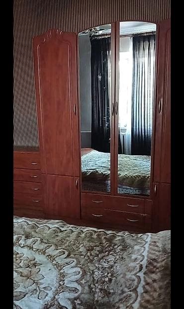 Спальные гарнитуры: Спальный гарнитур в классическом стиле, цвет тёплый орех. Состав: - — 3