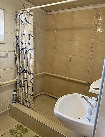 Үйлөрдү ижарага берүү: 70 м², 3 бөлмө, Унаа токтотуучу жай — 10