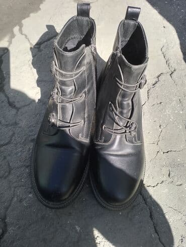 обувь ручной работы: Черные кожаные ботинки-берцы с молнией сбоку и декоративной шнуровкой — 2