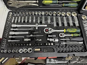 Клеевые пистолеты: Набор ручного инструмента в пластиковом кейсе Комплектация — 2