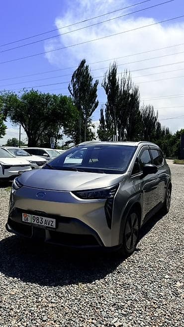 Электромобиль GAC Aion Y, серебристый кузов. Кузов и дизайн: -