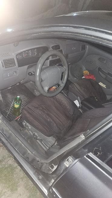 Kia Rio: 2003 г., 1.6 л, Ручные, Бензин, Хэтчбэк