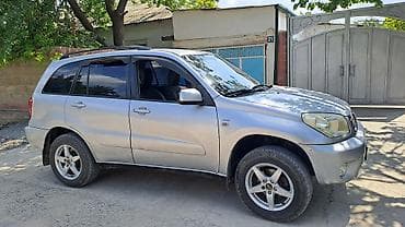 Унаа: Toyota RAV4: 2005 г., 1.8 л, Кол менен иштөөчү, Бензин, Кроссовер — 4