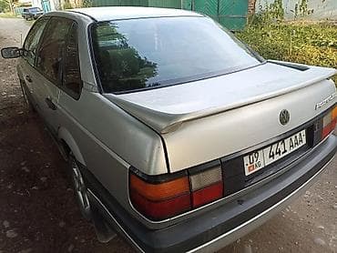 Volkswagen Passat: 1989 г., 1.8 л, Механика, Бензин, Седан