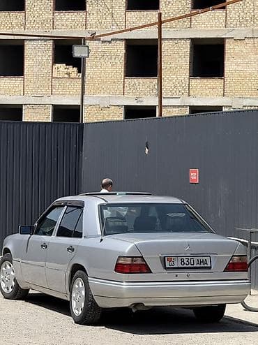 Mercedes-Benz W124: 1994 г., 2 л, Механика, Бензин, Седан — 3