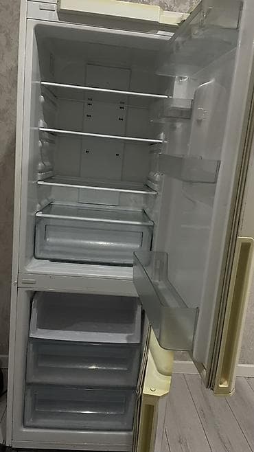 t 4: Холодильник Samsung, Двухкамерный, No frost — 2