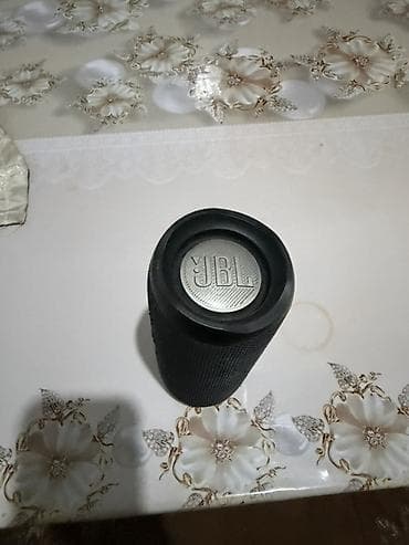 Аудиотехника: Портативная Bluetooth‑колонка JBL (серия Charge/Flip форм‑фактор) - — 2