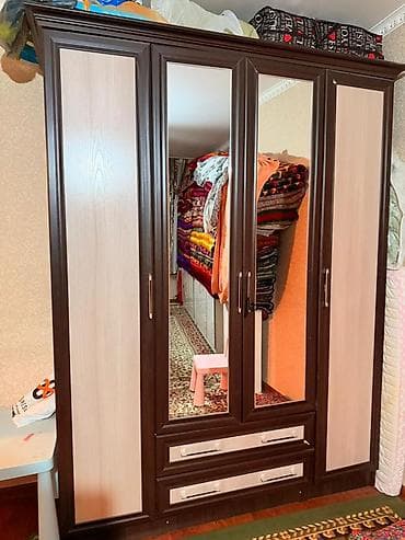 тумбу с полками и зеркалом: Шифоньер, шкаф для одежды, Б/у, Прямой — 2