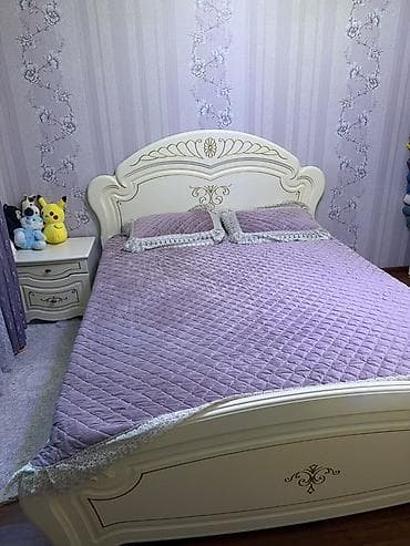 Спальный гарнитур в классическом стиле, цвет айвори с золотым декором
