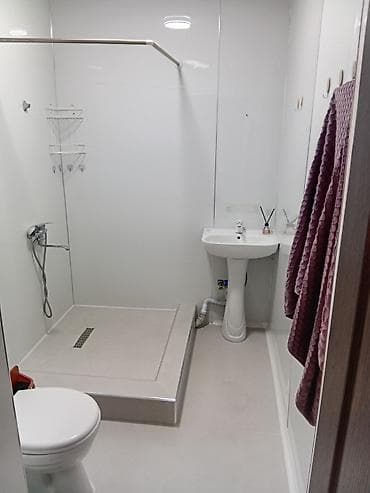 Үйлөрдү сатуу: Сдаётся 2 х ком. времянка, есть сан. узел. район киркомстом. только — 2