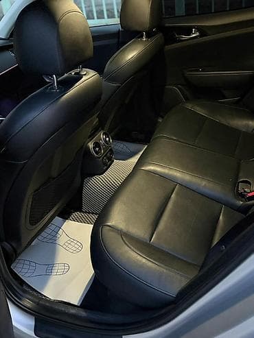 Kia Stinger: 2017 г., 2 л, Автомат, Бензин, Лифтбек — 10