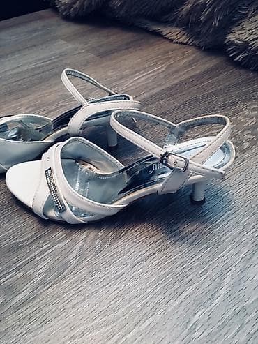 lining 38: Продаю женские Босоножки 38 размера белые, высота каблучка 5 см — 2