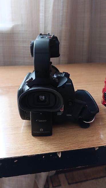 видео регистратор: Профессиональная видеокамера Canon XA40 (4K) - Съемка в 4K UHD, линза — 3