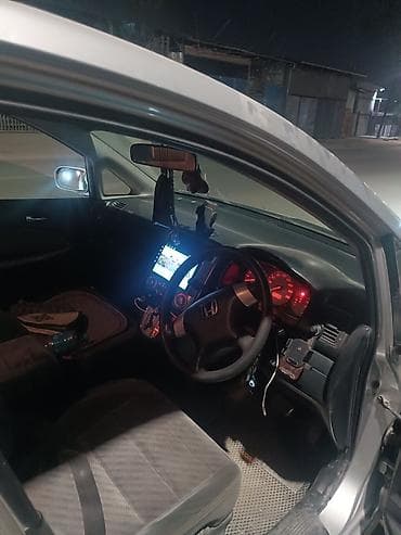 honda stream 2003: Honda Stream: 2004 г., 1.7 л, Автомат, Бензин, Универсал — 2