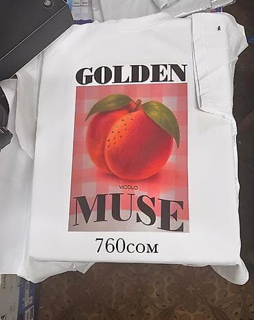 tech flece: Футболка с принтом GOLDEN MUSE - Белая футболка с крупным графическим — 1