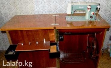 чехии: Швейная машина Механическая, Полуавтомат — 3