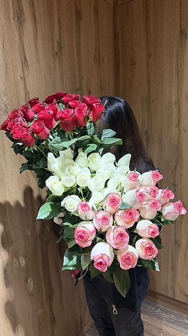 розы цветы: Букеты из роз — крупные, пышные композиции премиум-класса. - Красные — 8