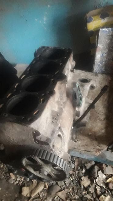 автозапчасти на пассат: Головка от пассат б3 моно 1,8об. Есть блок тоже — 3