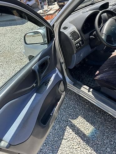 lancer 9: Mitsubishi Space Star: 2001 г., 1.3 л, Механика, Бензин, Хэтчбэк — 10