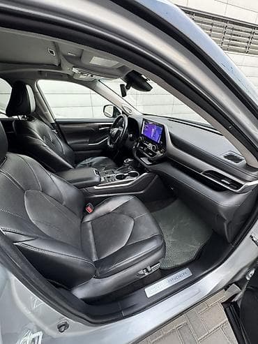авто минивен 7 мест: Toyota Highlander: 2023 г., 2.5 л, Автомат, Гибрид, Кроссовер — 1