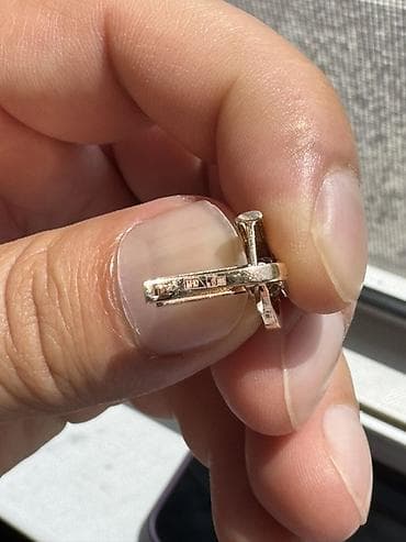 серьги версаче золото: Золотая сережка-пусета с белыми вставками (фиониты/камни) — 3