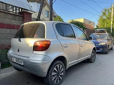 Toyota Yaris: 2004 г., 1.3 л, Механика, Бензин, Хэтчбэк — 3