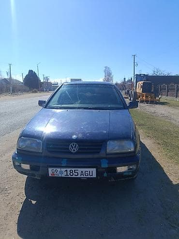 Volkswagen Vento: 1993 г., 1.8 л, Механика, Бензин, Седан