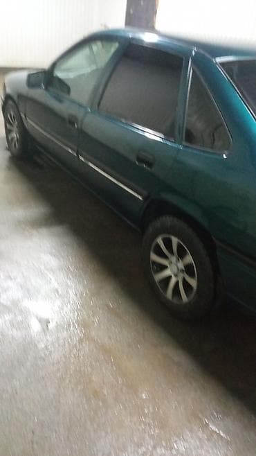 195 70 16 с: Opel Vectra: 1995 г., Хэтчбэк — 3