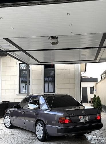 Унаа: Mercedes-Benz E-Class: 1992 г., 2.2 л, Кол менен иштөөчү, Бензин, Седан — 2