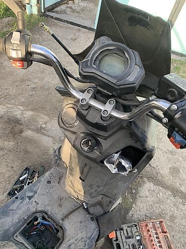 электрические мотоцикл: Макси-скутер 175 куб. см, Бензин, Б/у — 4