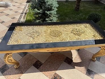шикарные вазы: Роскошный прямоугольный журнальный стол в классическом стиле. - — 1