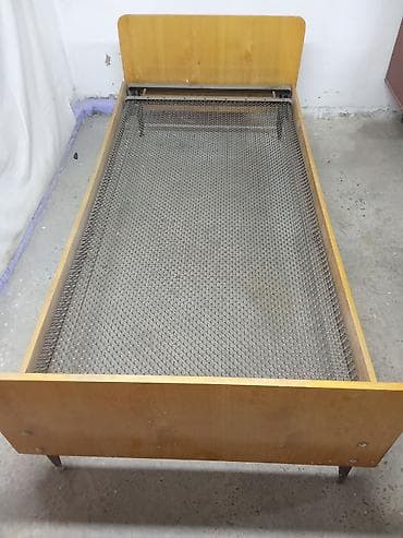 sofa bed: Односпальная кровать в отличном состоянии с металлическим сетчатым — 1