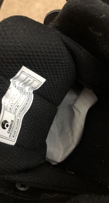 срочно продаю в связи с переездом: Эркектердин кроссовкасы, 42, DC, Жаңы, түсү - Кара, Өзү алып кетүү — 3