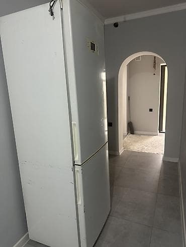 Техника и электроника: Холодильник двухкамерный с нижней морозильной камерой. Торг уместен — 2