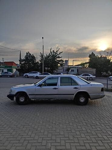Унаа сатуу: Mercedes-Benz W124: 1989 г., 2.3 л, Кол менен иштөөчү, Бензин, Седан — 5