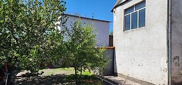 Дом с участком и закрытым двором - Отдельно стоящий жилой дом с