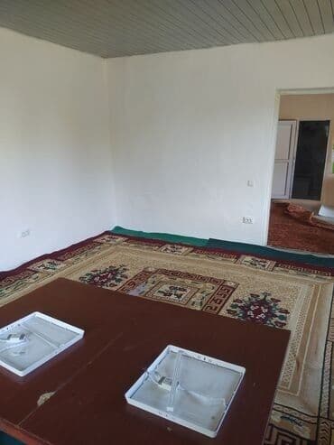 Үйдү ижарага алам: 50 кв. м, 2 бөлмө, Жертөлө, ороо, Забор, тосулган — 2