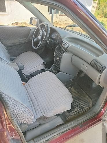 Унаа: Opel Astra: 1994 г., 1.4 л, Кол менен иштөөчү — 5