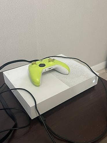 Xbox: Xbox One S 1TB (белая) + беспроводной геймпад - Консоль Xbox One S - — 2