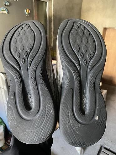 линиг кроссовки: Мужские кроссовки с черной подошвой и верхом из дышащей сетки. Модель — 3