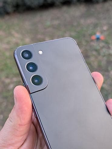 магазинный холодильник: Samsung Galaxy S22 Plus, Б/у, 256 ГБ, цвет - Черный, 2 SIM — 5