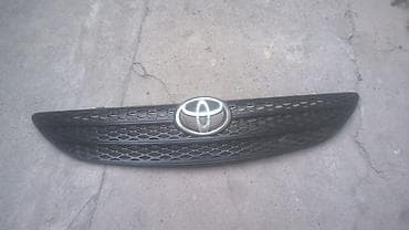 Решётка радиатора Toyota 30,35 кузов(с эмблемой) 3 - Тип детали