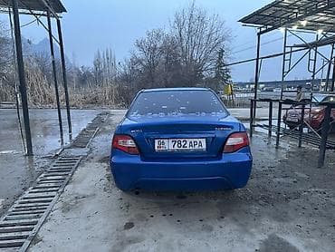 вас 06: Седан синего цвета, 4 двери. Кузов — классический трехобъемный — 4