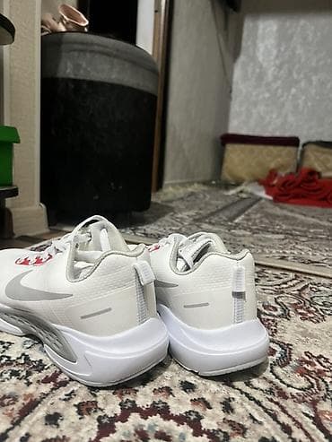 Босоножки, сандалии, шлепанцы: Мужские кроссовки, 40.5, Nike, Новый, цвет - Белый, Самовывоз — 1