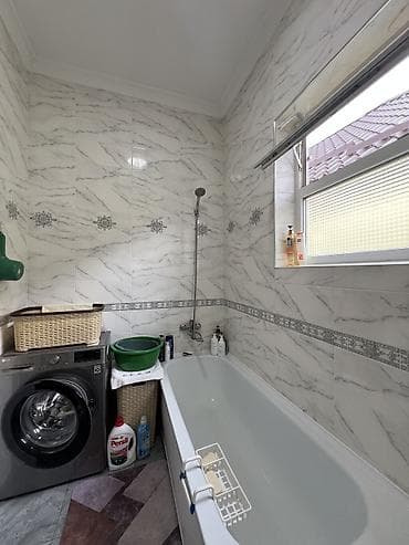 Кыймылсыз мүлк: 🏡 Продается современный 2-этажный дом в Кок-Жаре! 📍 Южная магистраль / — 10
