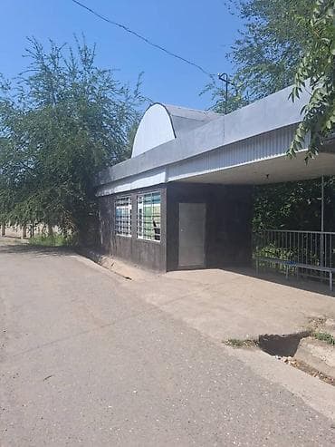 Коммерциялык мүлк: Барпы сейил кочосундо 7 мектеп жанында аялдамадан имарат ижарага — 2